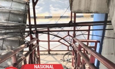 Tangga JPO di Daan Mogot Tangerang Terhalang Kabel Provider